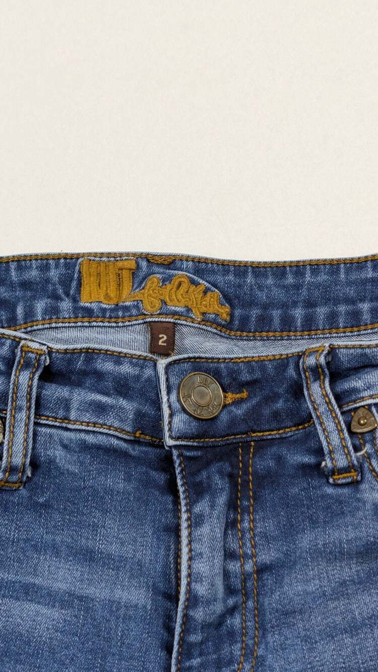 KUT from the Kloth Katy Boyfriend Denim Shorts Medium Wash Cuffed Raw Hem Size 2 - Picture 3 of 14